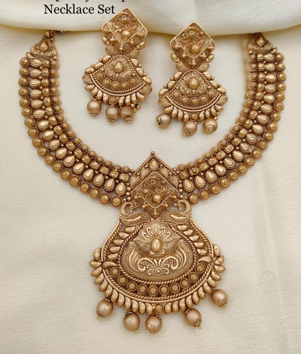 Antique Finish Neckset