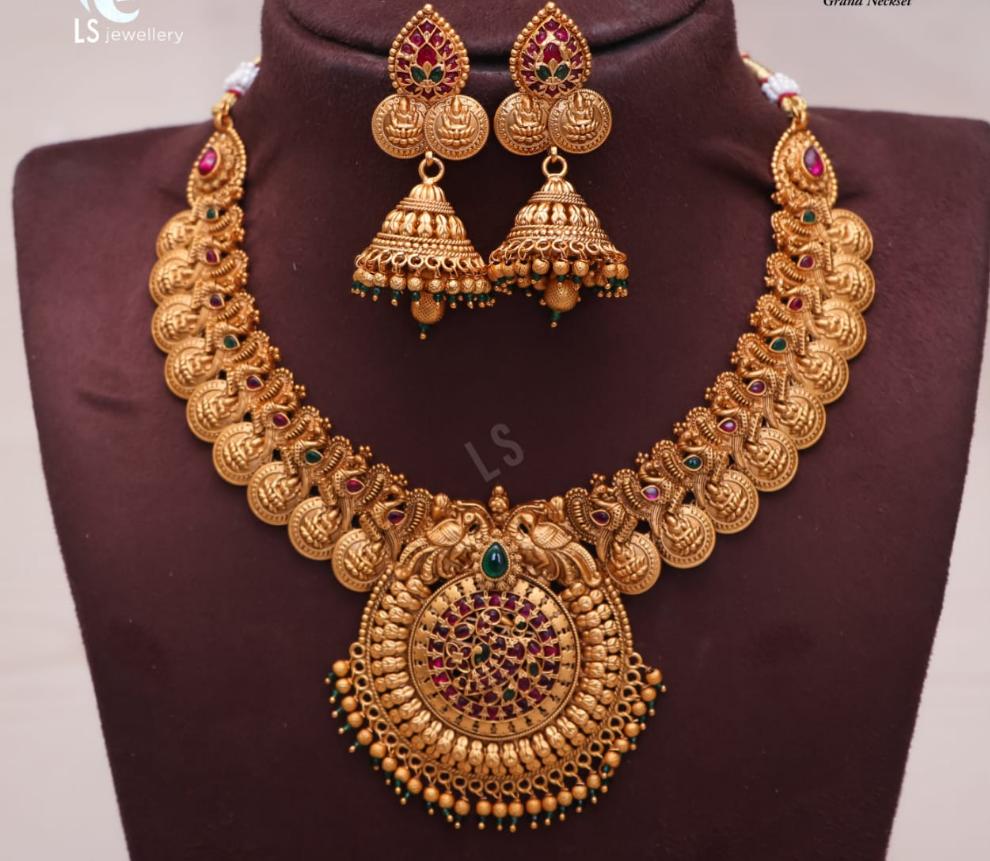 Neckset with Real kemp stone