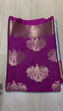 Load and play video in Gallery viewer, Kora Muslin Tanchoi Saree

